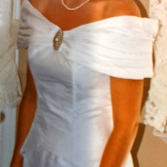 Silk Wedding Gown Alfred Angelo Peplum Sweetheart Neckline Detachable Train - Picture 14 of 17